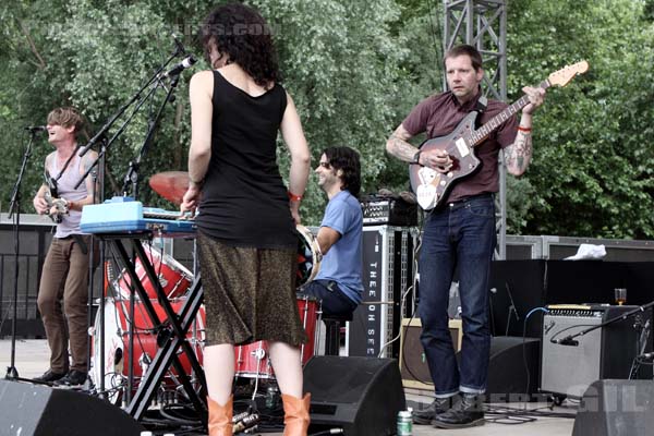 THEE OH SEES - 2010-06-06 - PARIS - Parc de la Villette - 